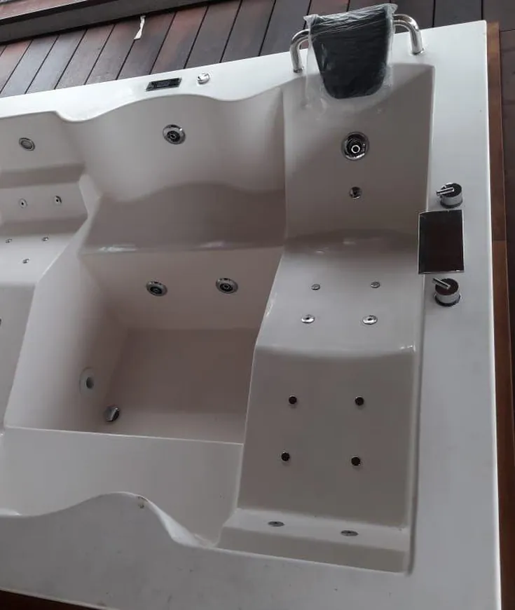 Jacuzzi with Hydrotherapy Jets