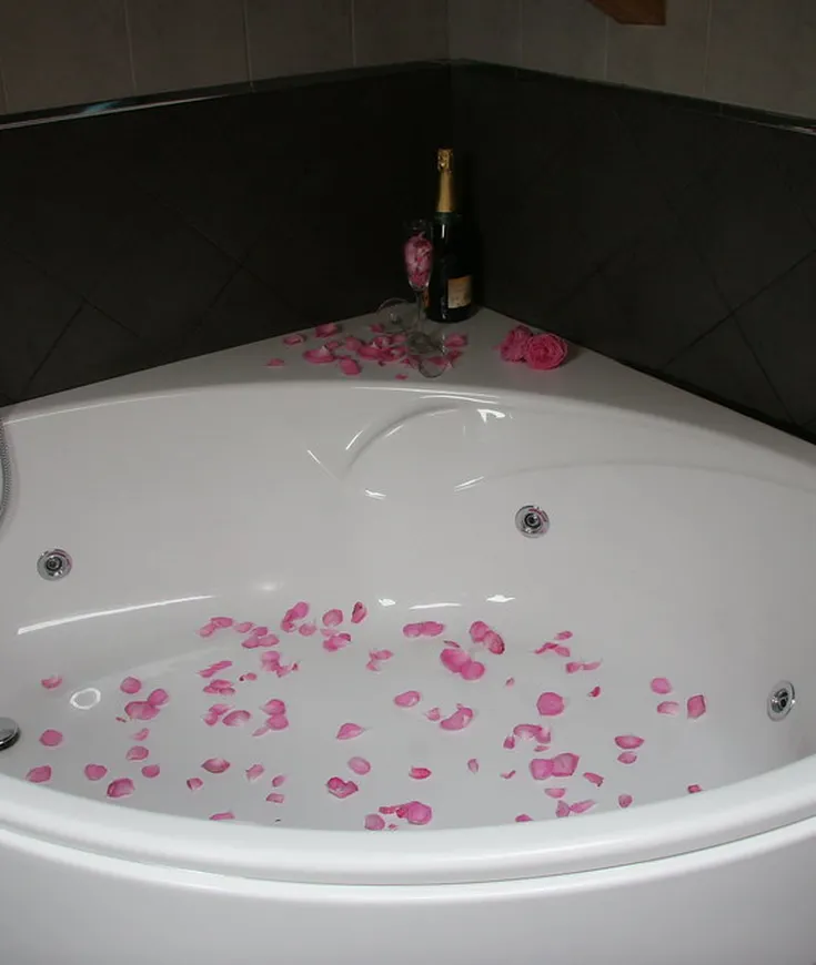Corner Whirlpool Spa